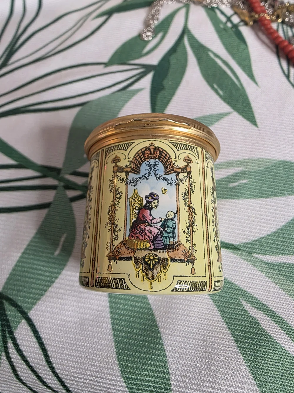 Like New Vintage Bilston & Battersea Enamels Trinket Box Chinoiserie England